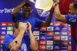 Ceni celebra conquista do Bahia, mas admite desempenho abaixo