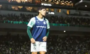 Comentaristas analisam lance polêmico em Palmeiras x São Paulo