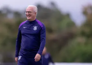 Dorival critica árbitro por pênalti não marcado para o Corinthians: 'É um absurdo'