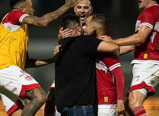 CRB 1 x 0 Figueirense - Galo mantém boa fase ao seguir vivo na Copa do Brasil