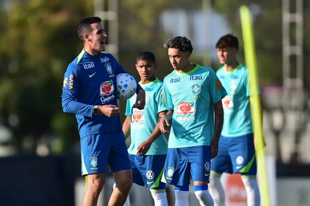 Ex-Palmeiras, Paulo Victor inicia ciclo na Seleção Sub-20 com foco em identidade
