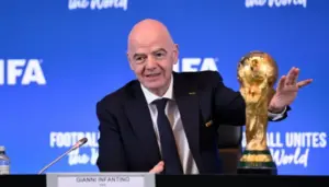 Infantino usa Cabo Verde para defender plano comercial da Fifa