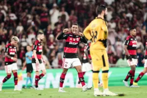 BRASILEIRÃO: Flamengo retorna ao G-4