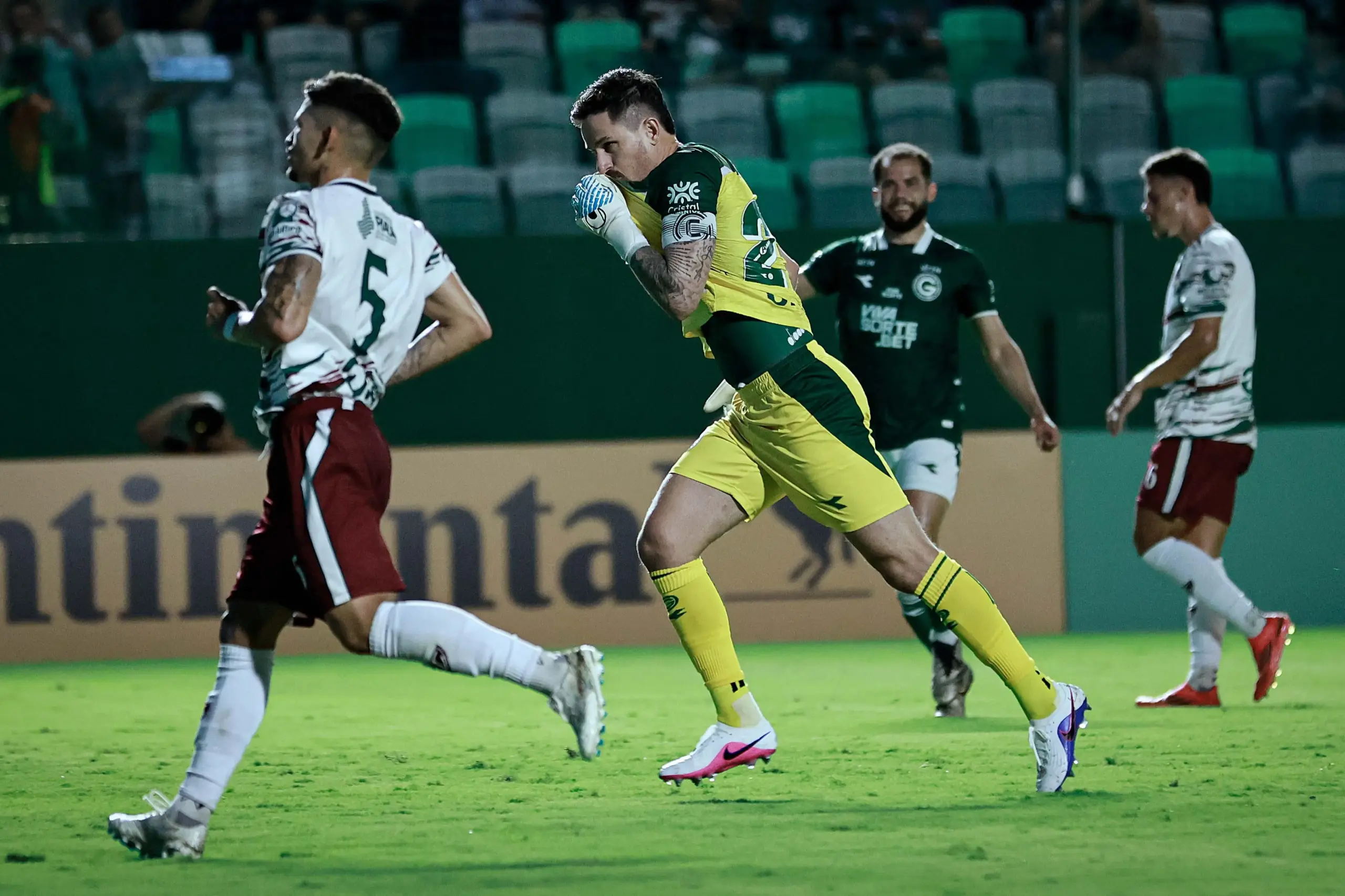 Goiás bate Fluminense-PI Copa do Brasil