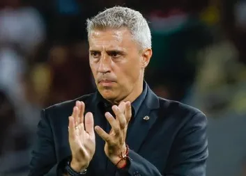 Botafogo abre negociações com o técnico Hernán Crespo