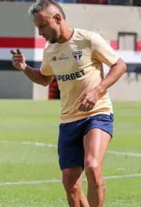 Rafinha reitera apoio a Roger Machado no São Paulo
