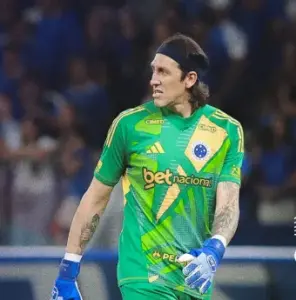 Cássio vai passar por cirurgia no joelho após lesão e desfalca Cruzeiro