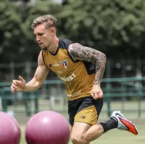 Negrucci renova até 2029 no profissional do São Paulo
