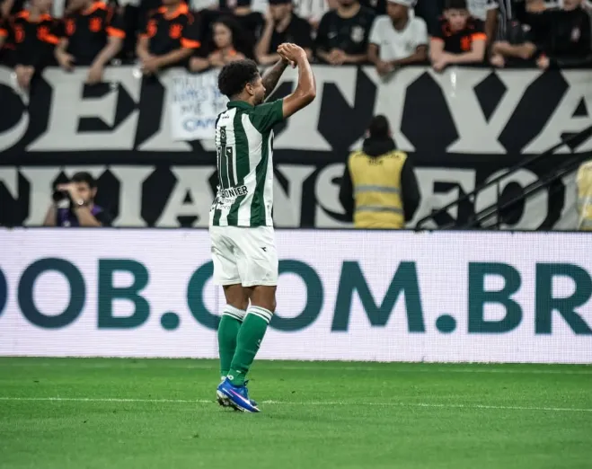 Lucas Ronier amplia o placar pelo Brasileirão (Foto: JP Pacheco | Coritiba)