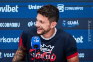 Fortaleza encerra contrato do zagueiro Tobias Figueiredo
