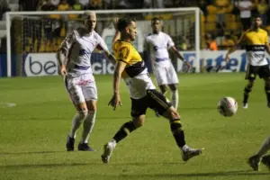 Náutico x Criciúma - onde assistir, horário e escalações