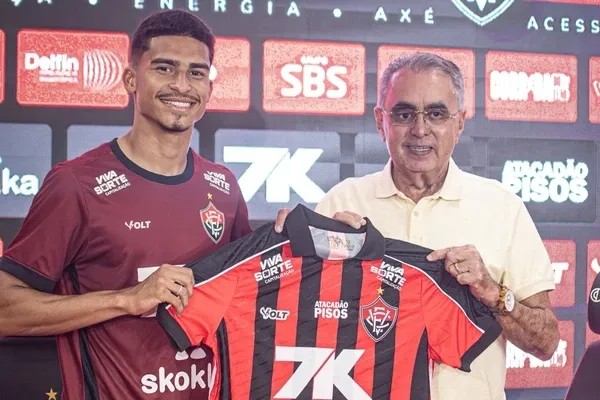 Apresentado no Vitória, Renê celebra salto da Série D para a elite (Foto: Victor Ferreira/ECV)