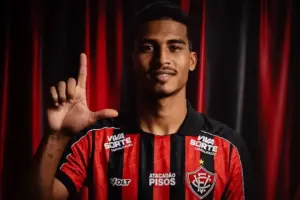 Vitória oficializa chegada de Renê, destaque da Portuguesa