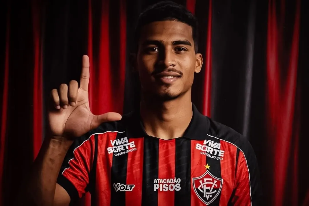 Vitória oficializa chegada de Renê, destaque da Portuguesa (Foto: Victor Ferreira/ECV)