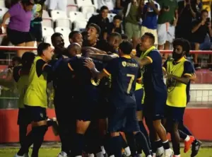 Retrô 3 x 1 Ceará - Love se aposenta com gol em boa vitória na Copa do Nordeste