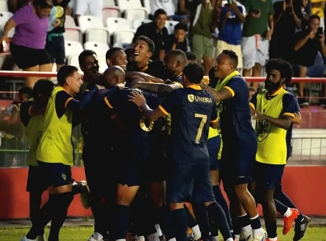 Retrô bate Ceará Copa do Nordeste despedida Love