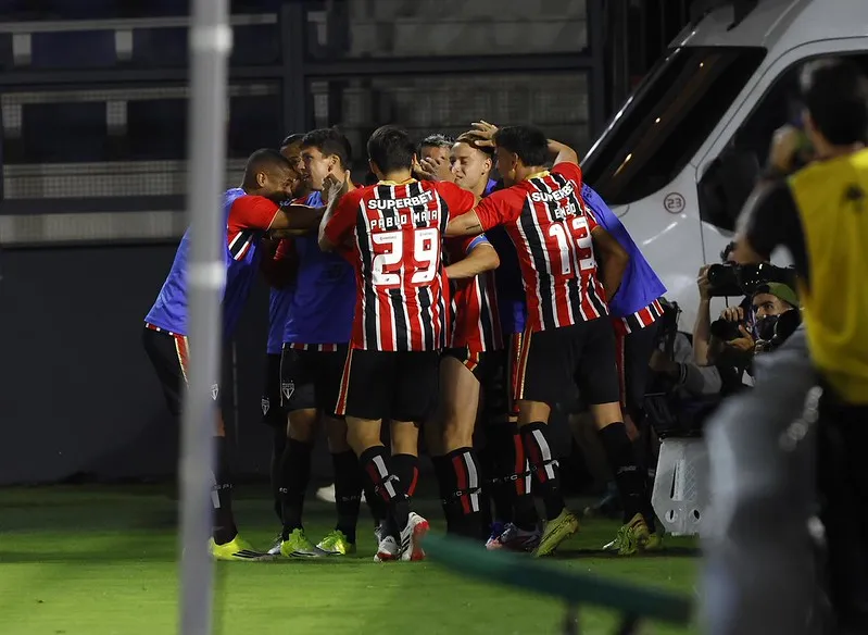 sao paulo segue na ponta seguido pelo palmeiras