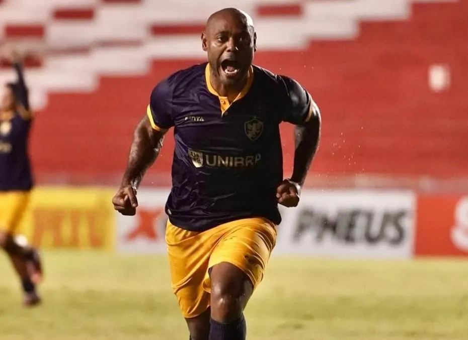 Vágner Love ajuda Retrô a seguir 100% Copa do Nordeste