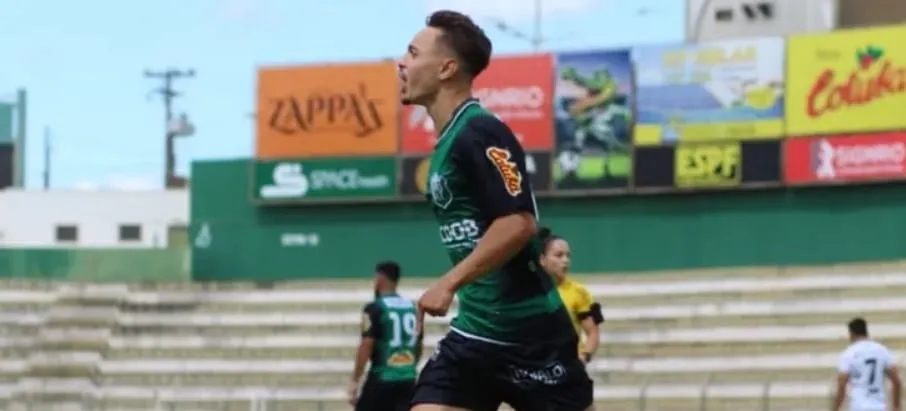 Vinícius Souza em ação pelo Rio Preto (Foto: Muller Merlotto Silva)