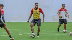 Zagueiro do Botafogo-SP, Wallace revela conversa decisiva com Tencati