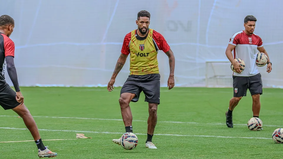 Zagueiro do Botafogo-SP, Wallace elogia trabalho de Tencati (Foto: Agência Botafogo)