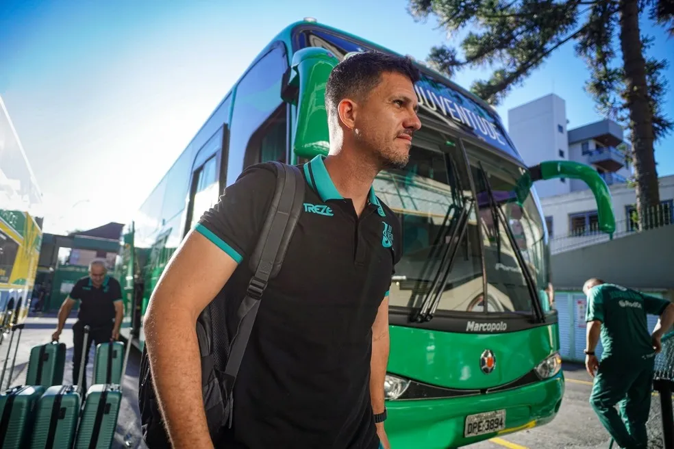 Sob vaias, Barbieri defende atuação do Juventude: 