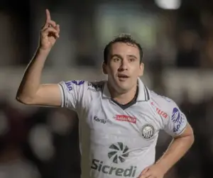 Após classificação na Copa do Brasil, Pablo mira vitória na estreia do Operário na Série B