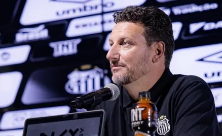 Santos apresenta Elano, que detalha planos para fortalecer a base 2 yDpB2K3C Elano Santos Brasileirao 2026