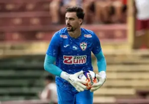 Goleiro da Portuguesa, Bertinato recebe sondagens, mas demonstra cautela