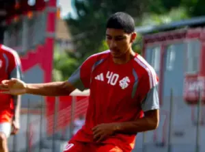 Promessa da base do Bahia acerta com o Internacional