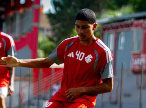 Promessa da base do Bahia acerta com o Internacional