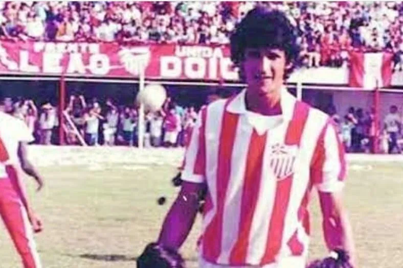 Ex-jogador do Villa Nova-MG é atacado pela mulher por querer jogar bola (Foto: Reprodução/Villa)