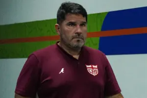 CRB amarga lanterna entre mandantes e decepciona torcida no Rei Pelé