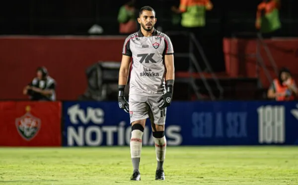 Com defesa esfacelada, Vitória busca repetir feito contra o São Paulo no Barradão (Foto: Victor Ferreira/ECV)