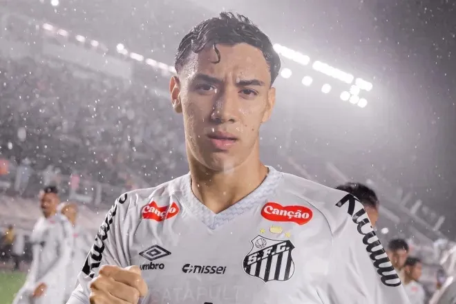 Gabriel Bontempo renova com o Santos até o fim de 2030: 'Espero retribuir dentro de campo' (Foto: Raul Baretta/Santos FC)