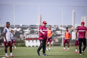Vila Nova celebra início invicto sob o comando de Guto Ferreira