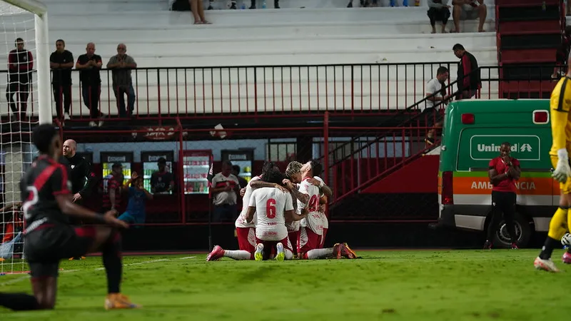 Atlético-GO 1 x 2 Náutico - Timbu vira e vence a primeira na Série B