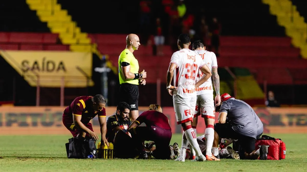 Sport perde atacante Zé Roberto por lesão no tornozelo (Foto: Paulo Paiva/SCR)