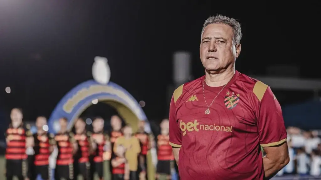 Sport adota cautela na busca por novo técnico após negativas no mercado (Foto: Paulo Paiva/SCR)