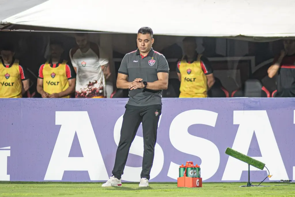 Jair Ventura rebate críticas e exalta goleada do Vitória no Nordestão (Foto: Victor Ferreira/ECV)