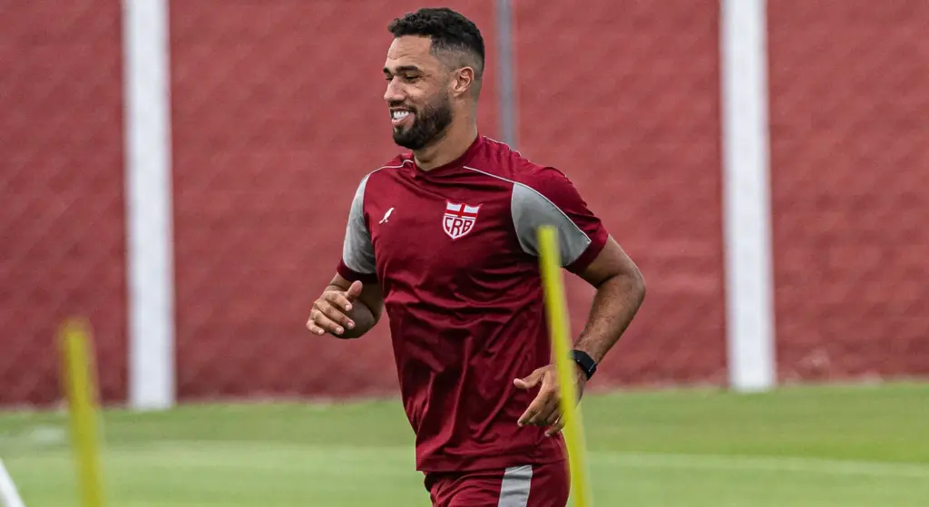 Eduardo Barroca justifica desfalques e cobra evolução do elenco no CRB (Foto: Divulgação/CRB)