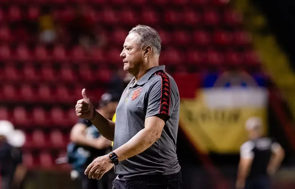 Sport efetiva Márcio Goiano: Solução caseira ou falta de criatividade?