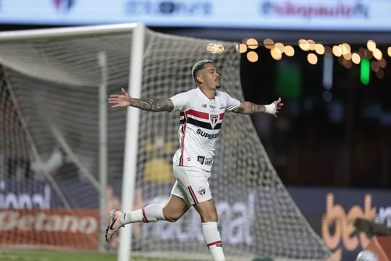 Luciano marca em vitória do São Paulo e sai em defesa de Roger Machado (Foto: Rubens Chiri e Paulo Pinto /SPFC)