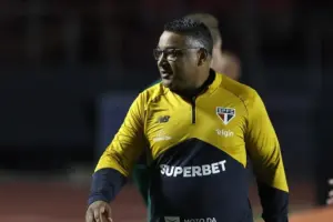 Roger vê cobrança injusta da torcida do São Paulo: 'Não vou desistir'