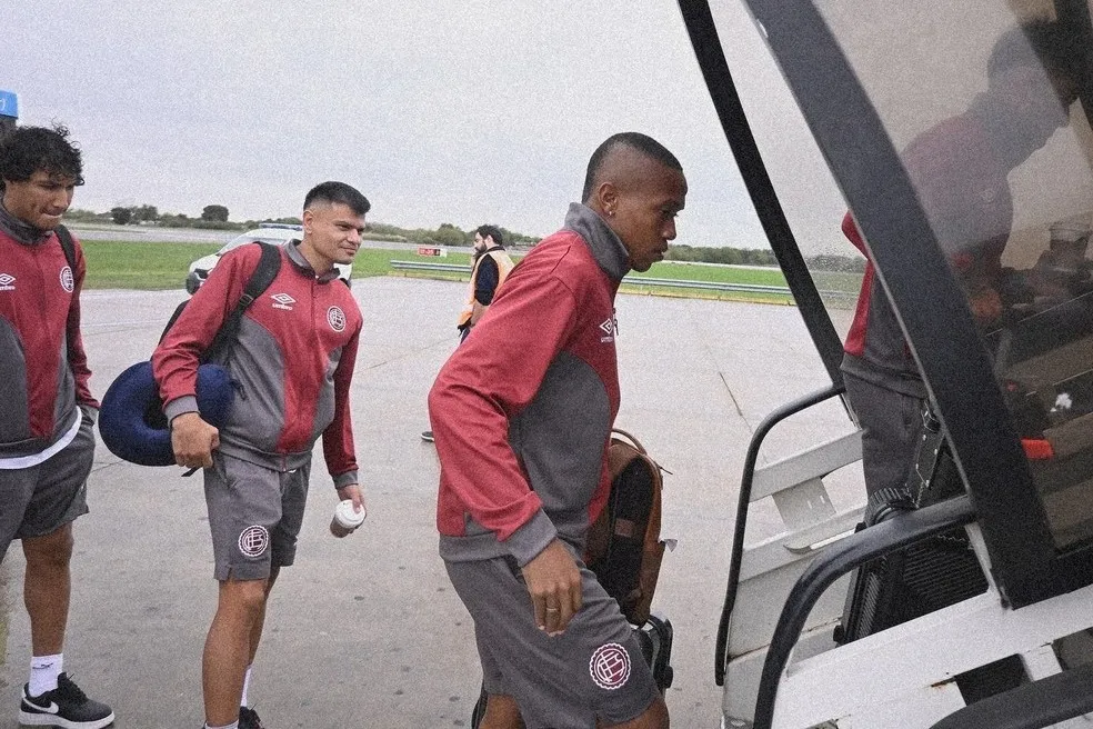 Aeroporto de Rio Preto recebe o Lanús para estreia contra o Mirassol na Libertadores (Foto: Facebook / Lanús)