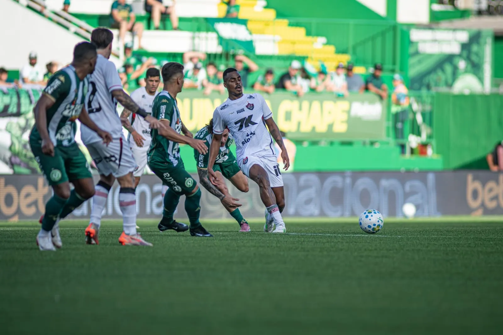 Chapecoense 1 x 1 Vitória - Leão segura Chape com menos um! (Foto: Victor Ferreira/ECV)