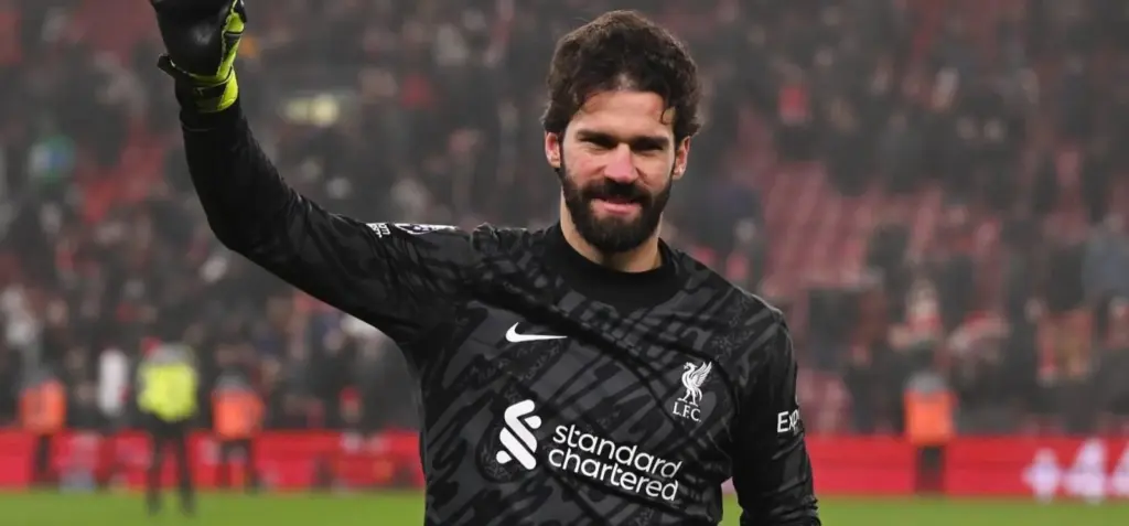 Alisson fica fora da temporada do Liverpool e preocupa seleção