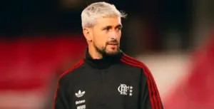 Flamengo confirma cirurgia bem-sucedida em Arrascaeta
