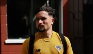 São Paulo pode ter estreia de Artur como titular contra o Internacional