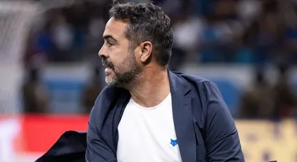 Cruzeiro: Artur Jorge enfrenta desafios para ajustar defesa